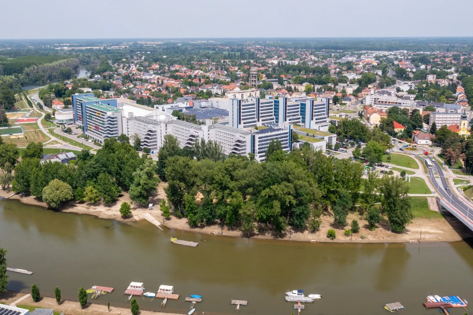 The Győr campus of Széchenyi István University – The institution places great importance on contributing to sustainability, climate action, and environmental protection. This commitment is also reflected in the research carried out with the support of the grants awarded (Photo: Miklós Máté Korcz)